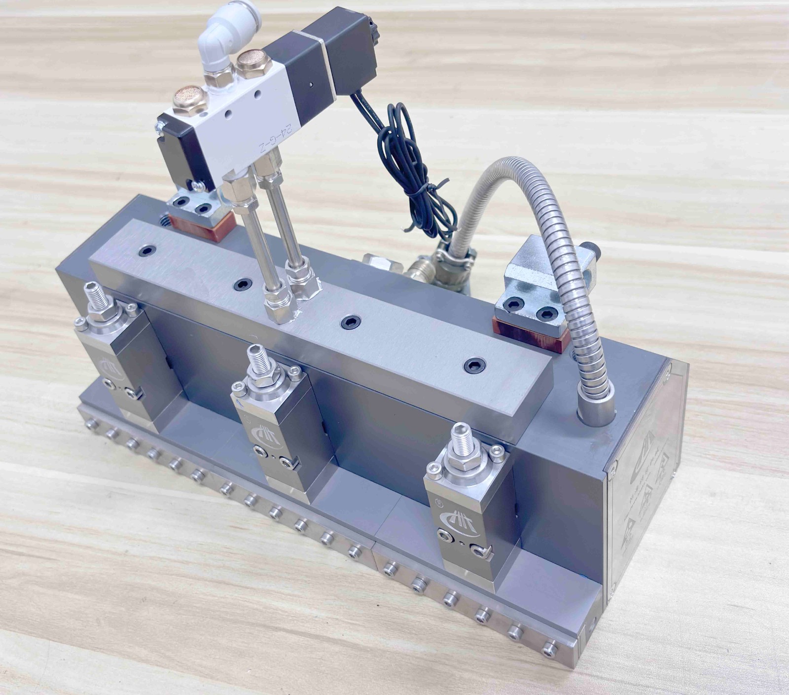 1764897496963997.jpg 1764897496963997.jpg